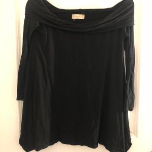 Off the shoulder black flowy 3/4 length sleeve m